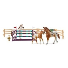 Entraînement au concours du Horse Club, coffret schleich avec 17 éléments inclus dont 3 chevaux schleich, coffret figurines p
