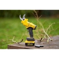 STANLEY FATMAX - SECATEUR 18V  - Fourni avec un chargeur et une batterie 4AH